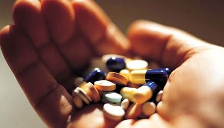 „Апелирам и алармирам - не използвайте антибиотици за щяло и нещяло. Не принуждавайте колегите и не се молете на колегите в аптеките да извършват закононарушение“, призова Димитър Маринов, главен секретар на БФС