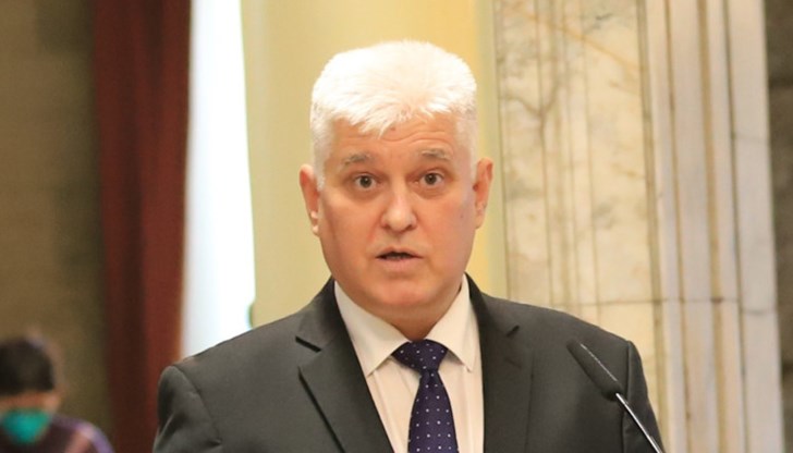 Това обясни министърът на отбраната по повод заповедта от петък, издадена от него, с която се забранява употребата на алкохол и наркотични вещества в Българската армия