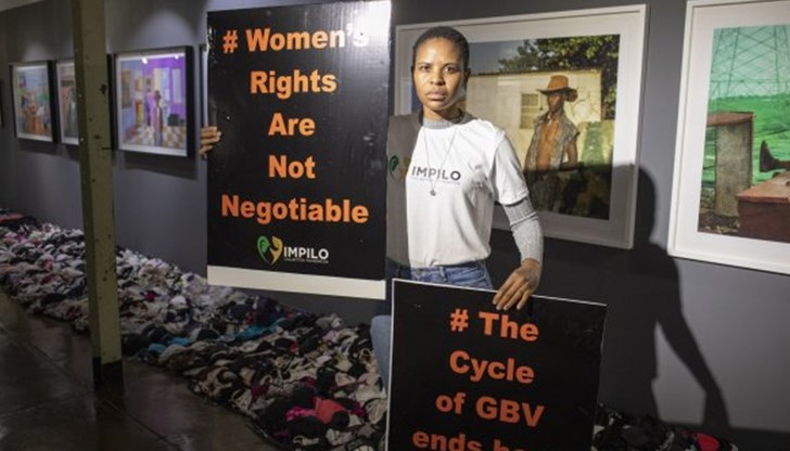 "В повечето африкански общества мълчанието е голям проблем", казва Джудичаел Иракоз от женската правозащитна организация Choose Yourself.