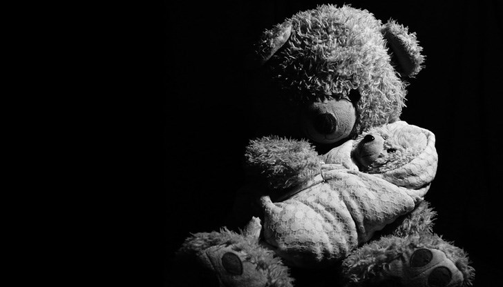 5-годишното момченце се е облегнало на комарника и е паднало от прозореца