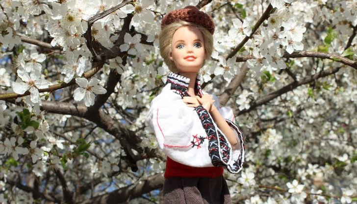 Легендарната кукла стана българка