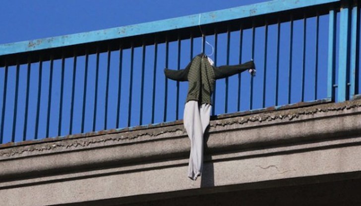 Мъжът искал да скочи от Аспаруховия мост заради множество лични причини