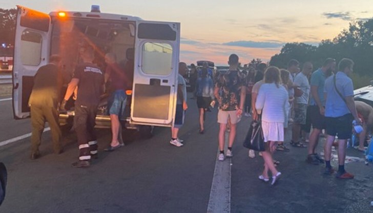 Тя припомни, че в тъмната част на денонощието е забранен превозът на деца Тя припомни, че в тъмната част на денонощието е забранен превозът на деца