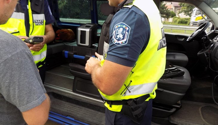 Проверява се всичко - документи, оборудване, както и проби за алкохол и наркотици Проверява се всичко - документи, оборудване, както и проби за алкохол и наркотици