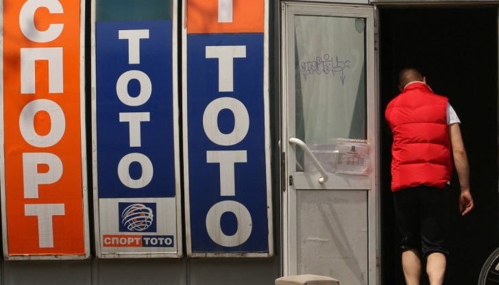 В играта "6 от 49" някой спечели 3 006 676 лв. Фишът с комбинацията 3, 8, 9, 17, 20, 31 е пуснат в София В играта "6 от 49" някой спечели 3 006 676 лв. Фишът с комбинацията 3, 8, 9, 17, 20, 31 е пуснат в София