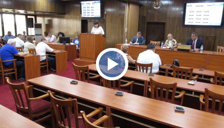 След проверката на кворума стана ясно, че такъв няма и председателя на ОбС Иво Пазарджиев закри заседанието