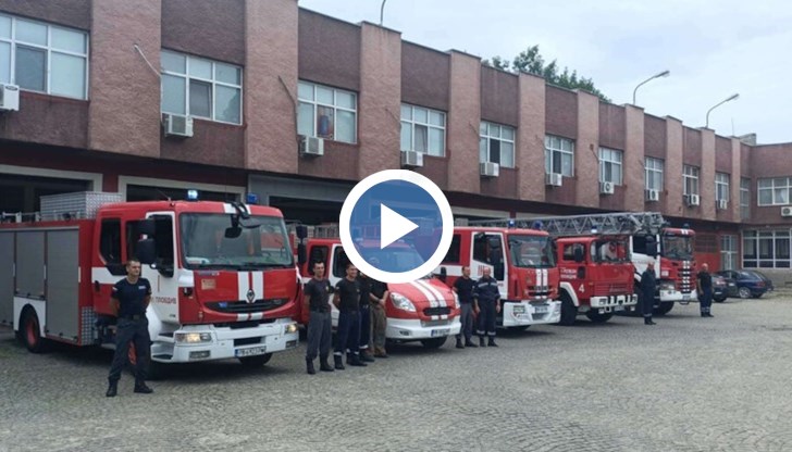 Униформени от цялата страна отдадоха почит на колегите си, станали жертви на тежката катастрофа в Бургас