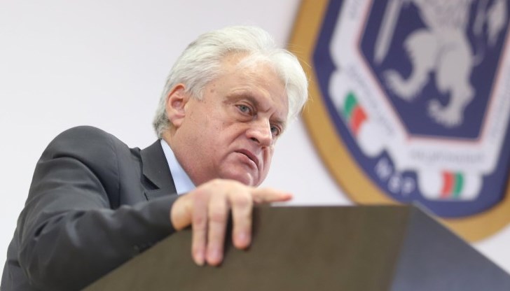 Вътрешният министър в оставка разкри, че е имал лична среща с Емилиян Гебрев