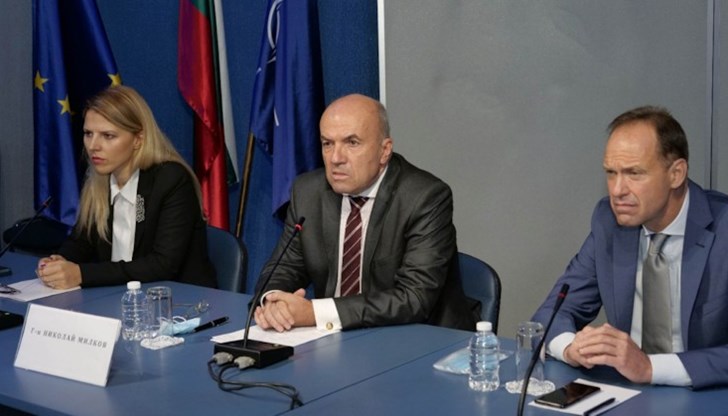 Николай Милков представи екипа си