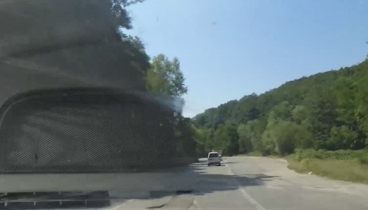 На места дупките достигат над 20 сантиметра На места дупките достигат над 20 сантиметра