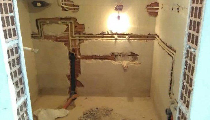 По време на инцидента майсторът се намирал в банята По време на инцидента майсторът се намирал в банята