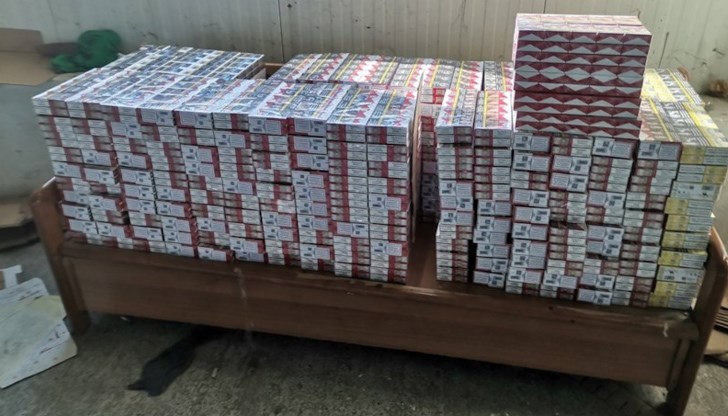 Контрабандните цигари митническите служители намират в района на ГКПП Дунав мост - Видин при проверка на превозно средство с групажна стока Контрабандните цигари митническите служители намират в района на ГКПП Дунав мост - Видин при проверка на превозно средство с групажна стока