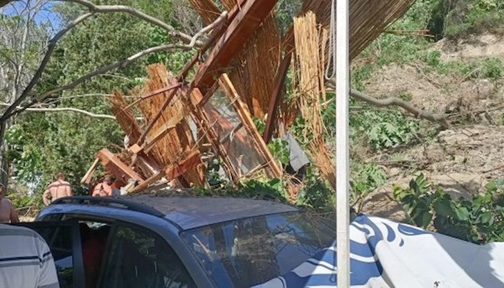 Жена е била затисната между две хладилни витрини