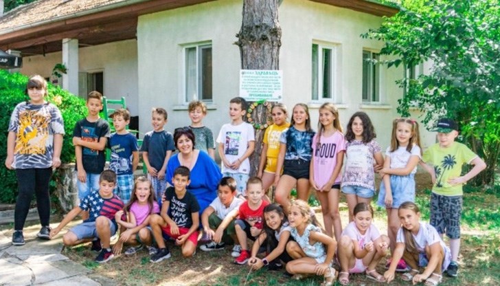 Всяка година повече от 20 ученици от различни възрасти прекарват горещите летни дни в обновената хижа