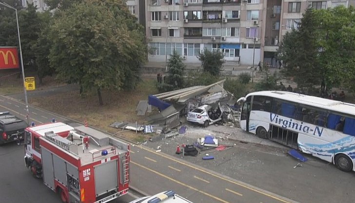 Общо петима са вече задържаните след тежкия инцидент от днес, при който загинаха двама служители на МВР в Бургас