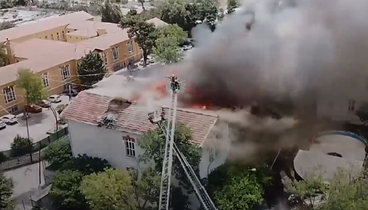 Голям пожар се разрази днес в болница в ИстанбулЗа това