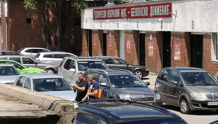 Кой стои зад злоупотребите в КАТ с хиляди левове с