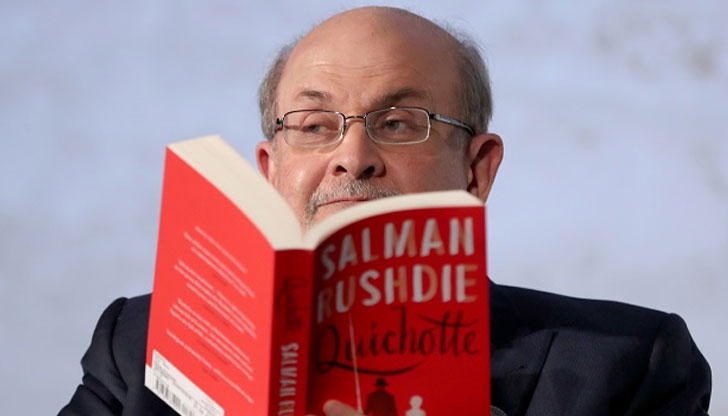 В петък Рушди беше нападнат преди да произнесе лекция в