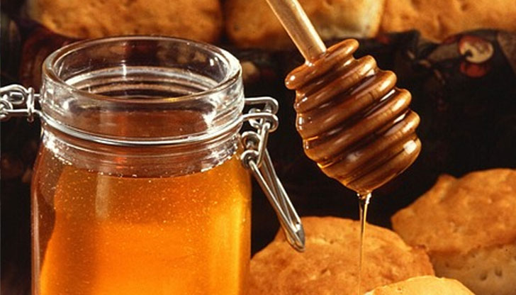 Пчеларят Иван Вълков произвежда уникален кремообразен медС крем-мед зарежда биомагазини