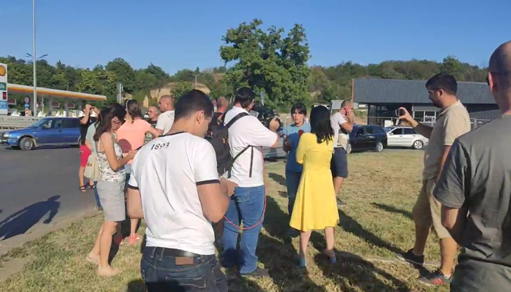 Протест заради километричните опашки на тировеВ 18:00 часа жителите на