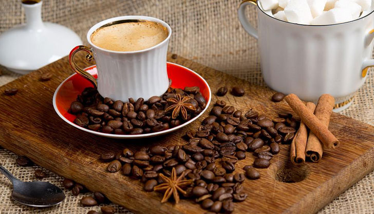 Чаят и кафето са едни от напитките, които консумираме ежедневноКанелата