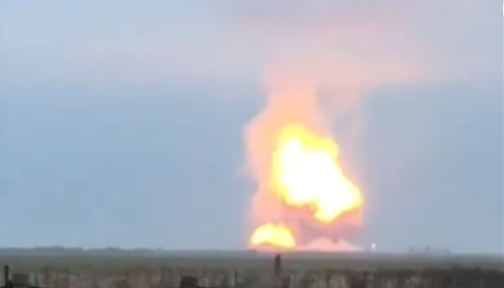 Евакуират 2000 души от района на ДжанкойСклад за боеприпаси е