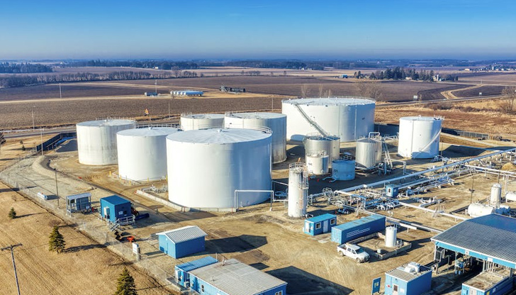 Американският лек суров петрол стигна до 88,60 долара за барелЦените