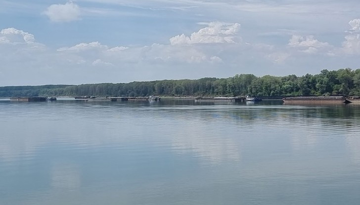 В българо-румънския участък има 20 прага, които затрудняват корабоплаванетоСтотици самоходни