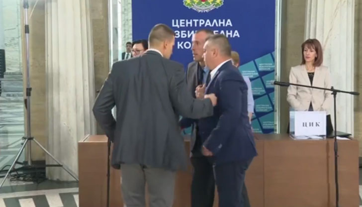 Той си тръгна с крясък: Мафия!Бурна сцена неочаквано се разигра