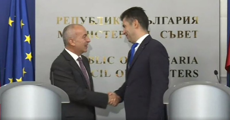 Кирил Петков символично предаде властта в Министерския съветСлед церемонията по