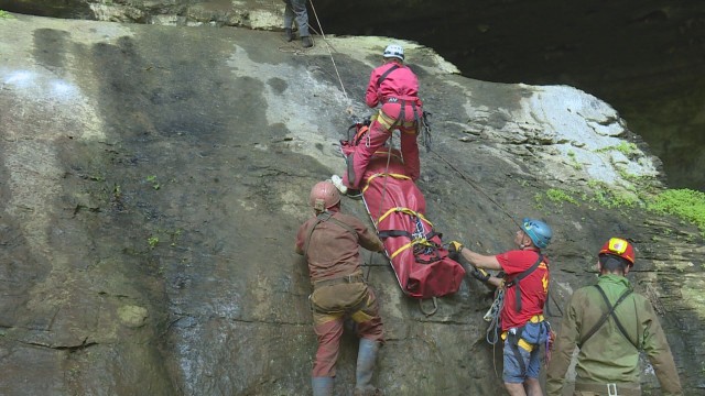 Започнала е спасителна операцияИздирват мъж, пропаднал в пропаст във Врачанския