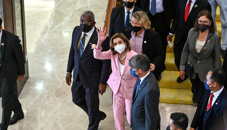 Напрежението между Вашингтон и Пекин продължава да нарастваСамолет Boeing С-40С,