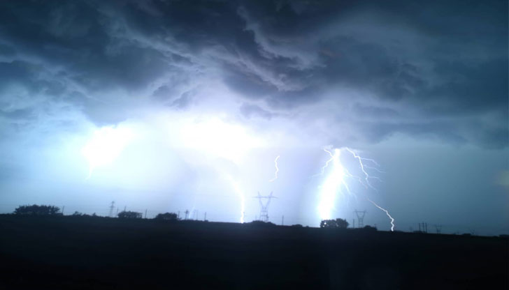 През нощта вятърът ще бъде слаб и временно ще се