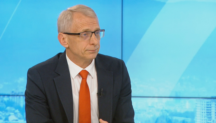 В момента заплатите на учителите са мотивиращи и има много