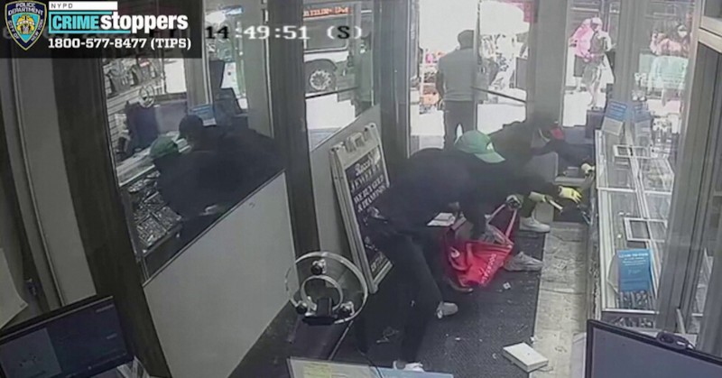 Обирджии успяха да отмъкнат бижута за над 2 милиона долара