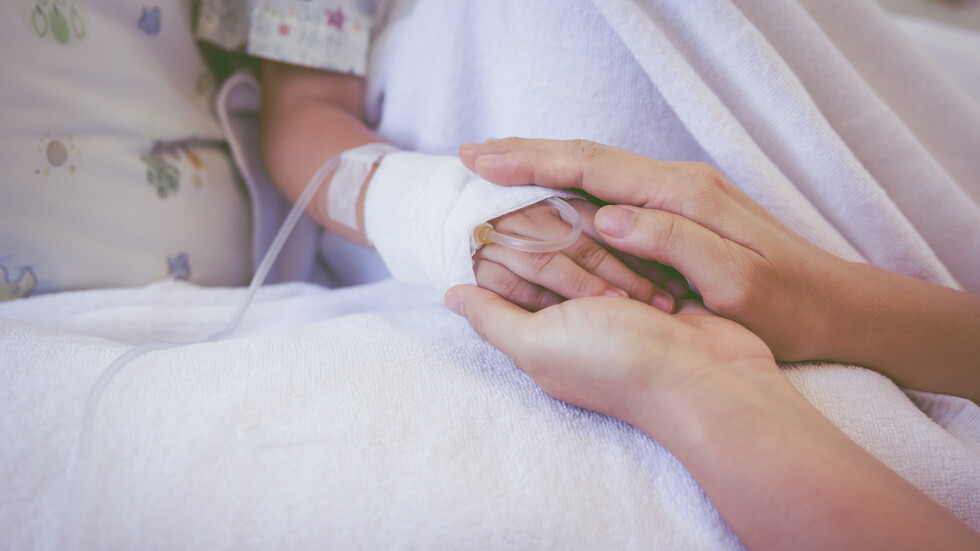 Момиченцето е с опасност за животаДве деца са приети през