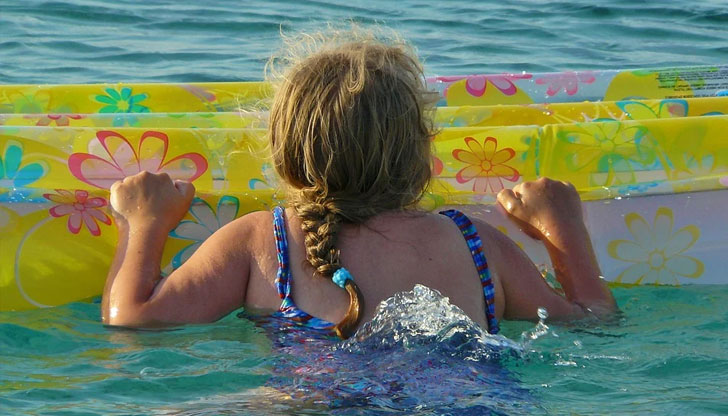 То е прегледано от екип на спешната помощМомиченце на 10