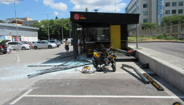 Джип прелетя през паркинг на хипермаркет в Русе и се