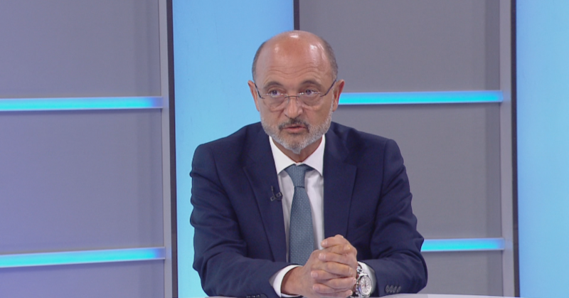 Здравните власти обсъждат намаляване на ковид карантината, като се очаква