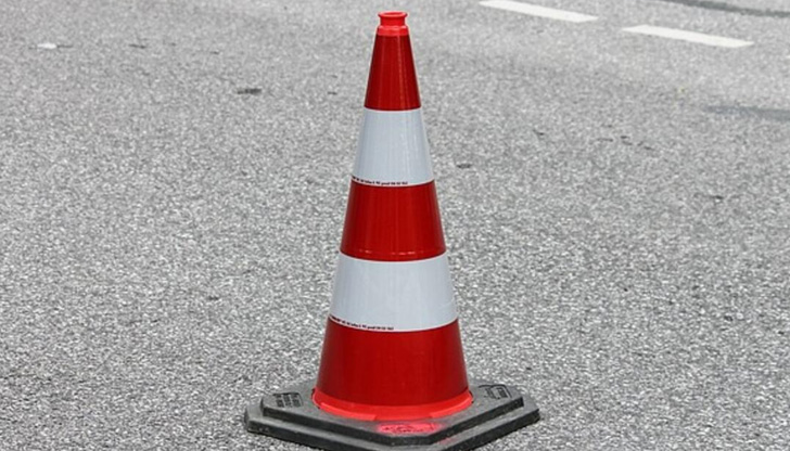 Нова катастрофа между автобус и товарен автомобил при село Самоводене