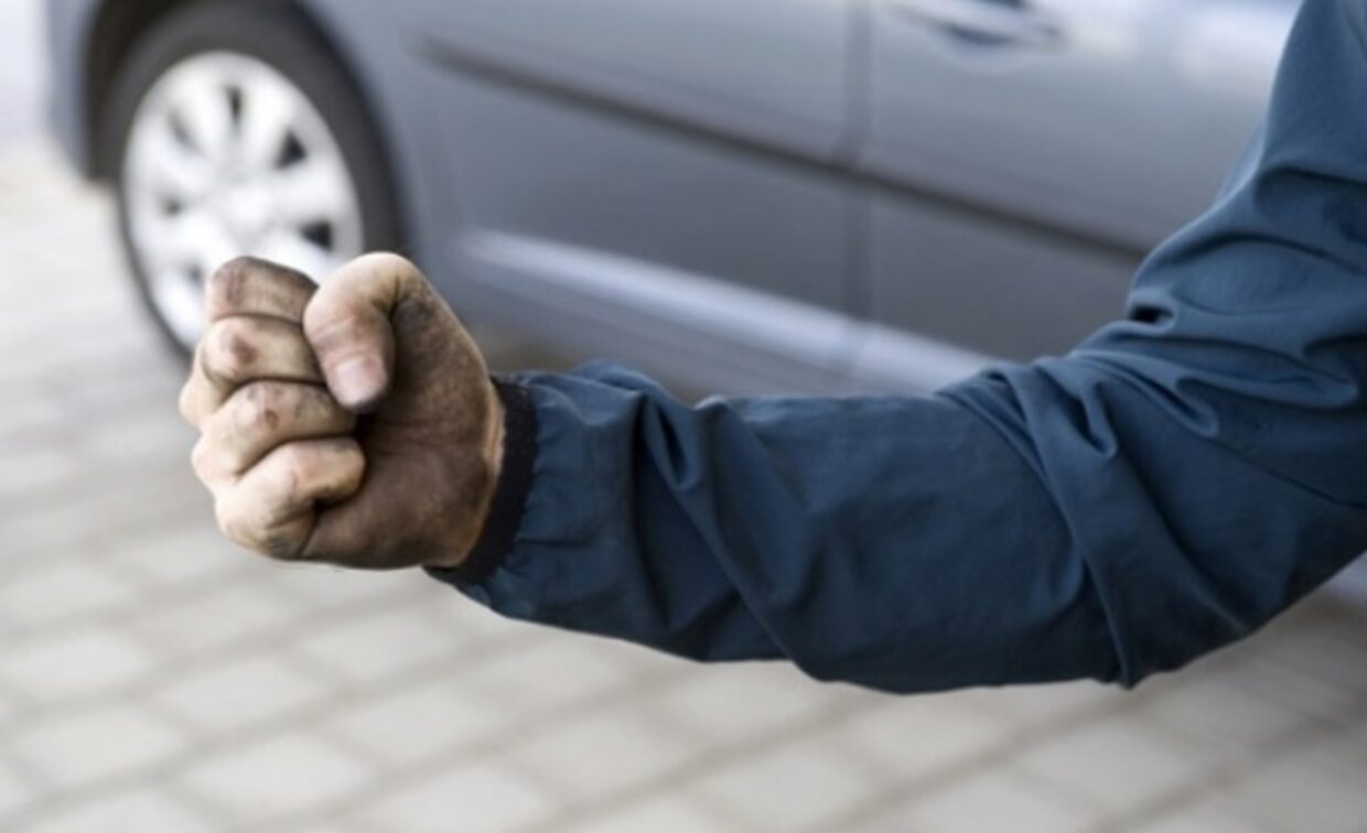 Двамата шофьори са се сбили след катастрофа край село ПървомайциСлужители на