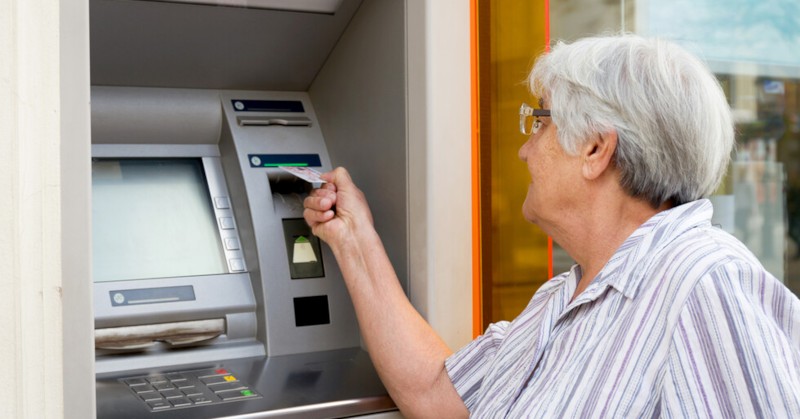 Изплащането на пенсиите през август започва днес и ще приключи