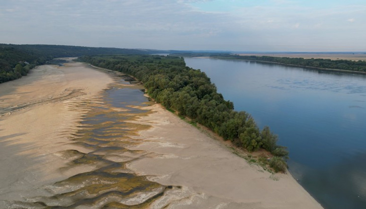 Критично пресъхналите участъци по река Дунав стават все повече и