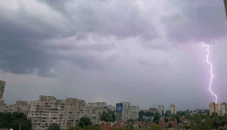 Силна буря се разрази в София в следобедните часове на