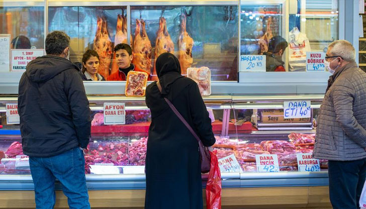 Невиждано високата инфлация от близо 80% създава нова бедност в