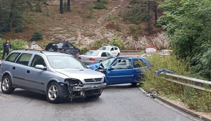 Тежка катастрофа с двама пострадали стана на пътя Юндола –