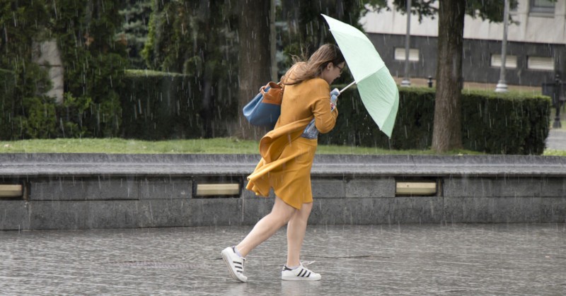 НИМХ обявиха жълт код за валежи с гръмотевици в Западна,