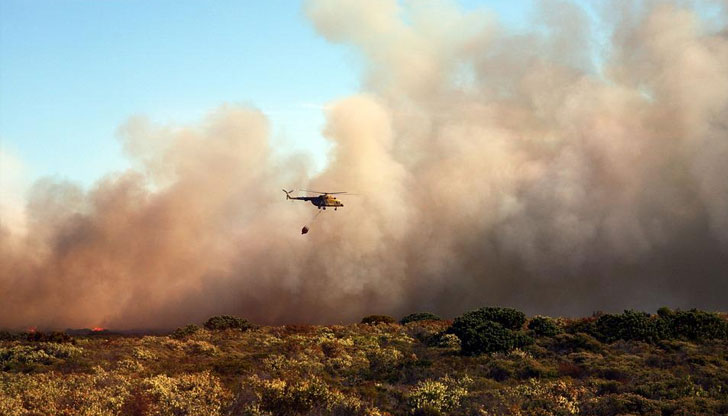 Два хеликоптера ще се включат в гасенето на пожара край