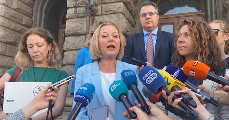 Надежда Йорданова​: България има нужда от едно голямо обединение"Демократична България"