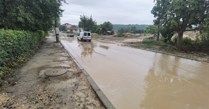 Кал и вода &ndash; това е картината след обилния валеж